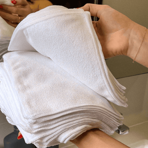 SmallMicrofibreCloth25x25_Lifestyle1